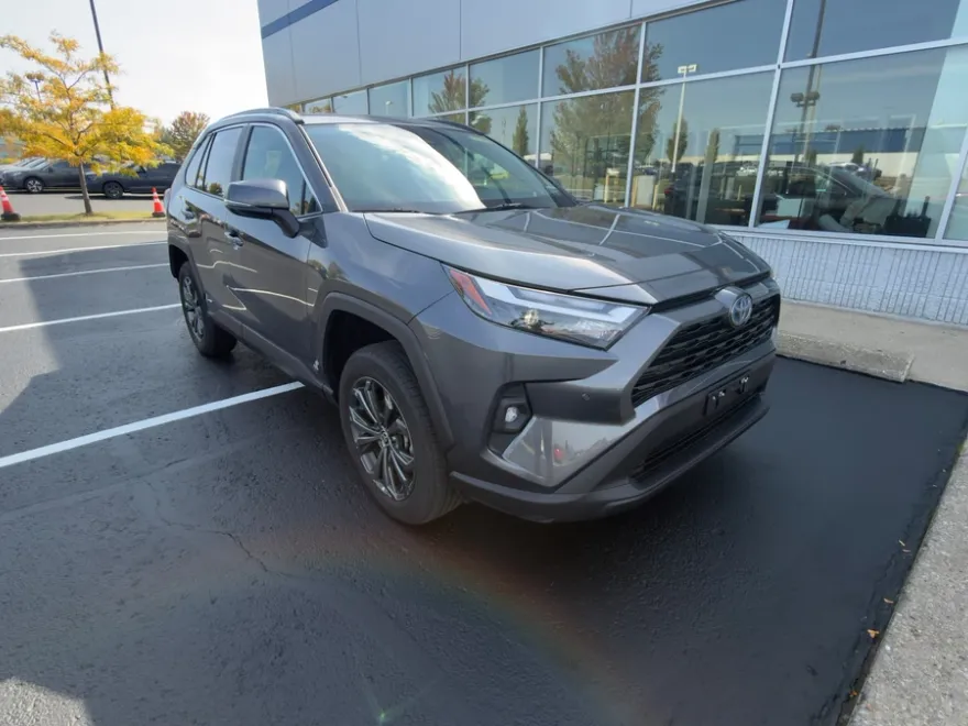 2023 Toyota RAV4 Hybrid XLE photo 1