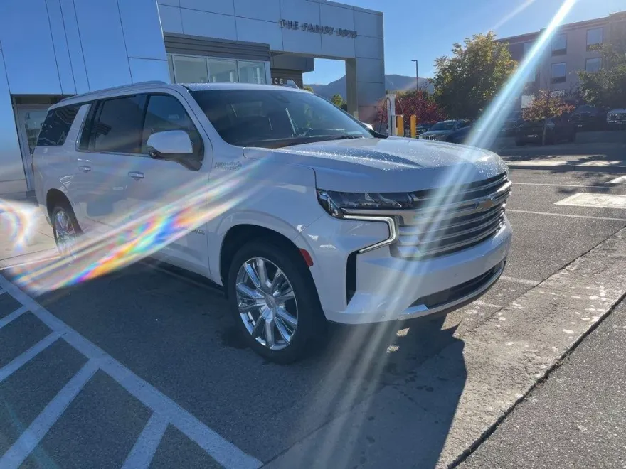2022 Chevrolet Suburban High Country photo 1