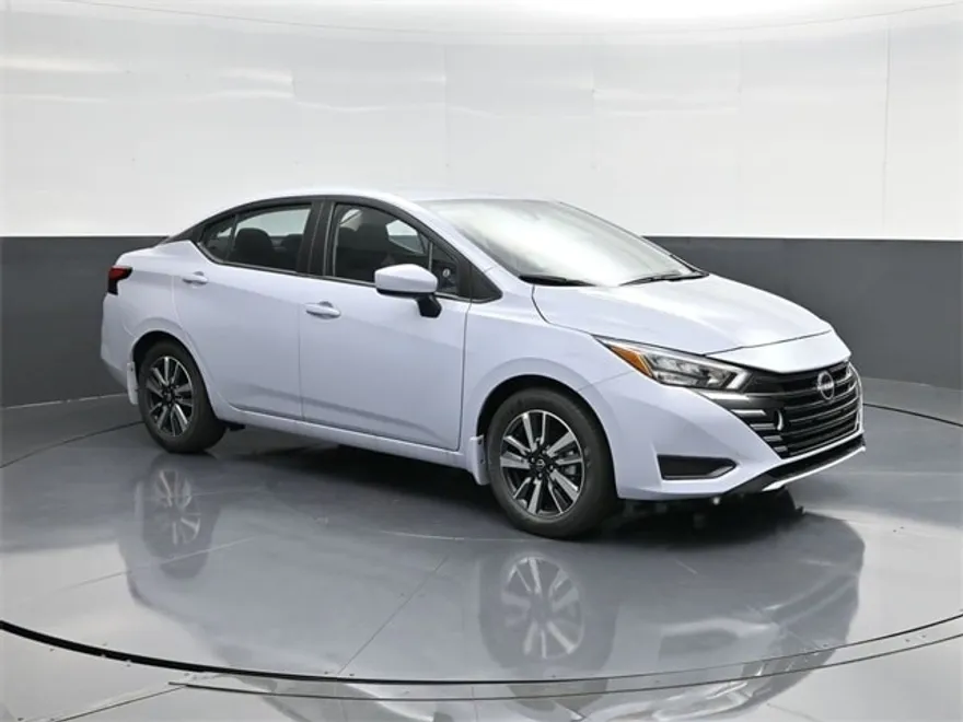 2025 Nissan Versa 1.6 SV photo 1
