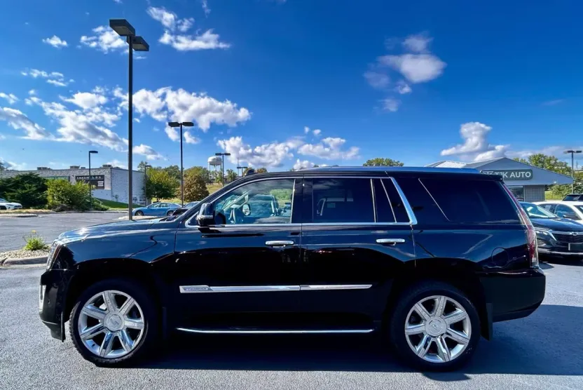 2018 Cadillac Escalade Luxury Sport photo 1