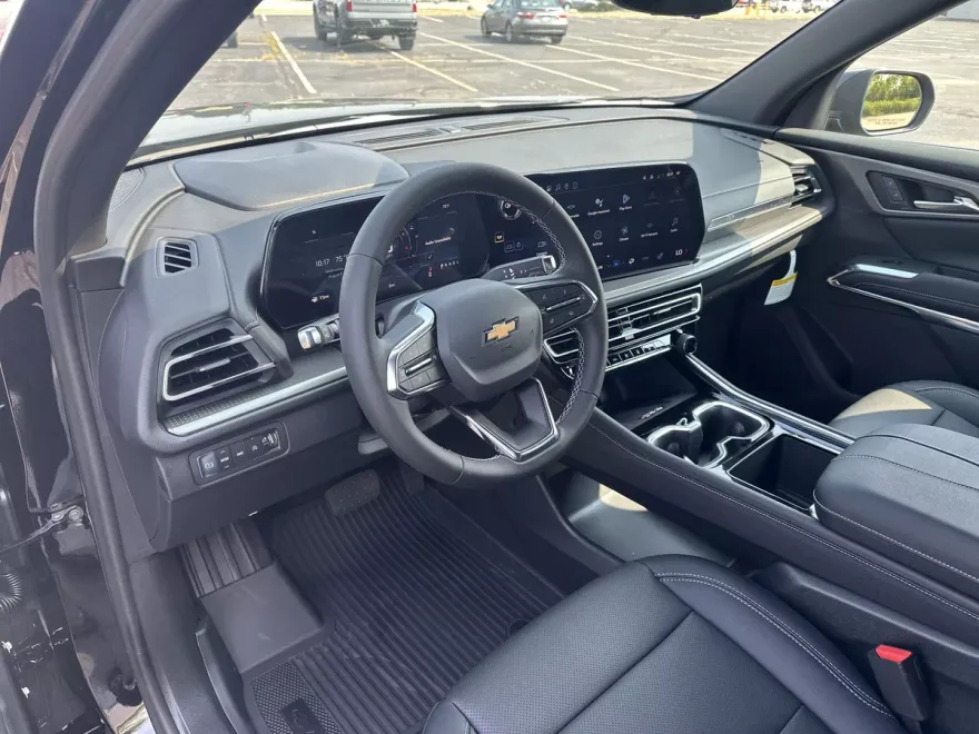 2026 Chevrolet Traverse photo 1