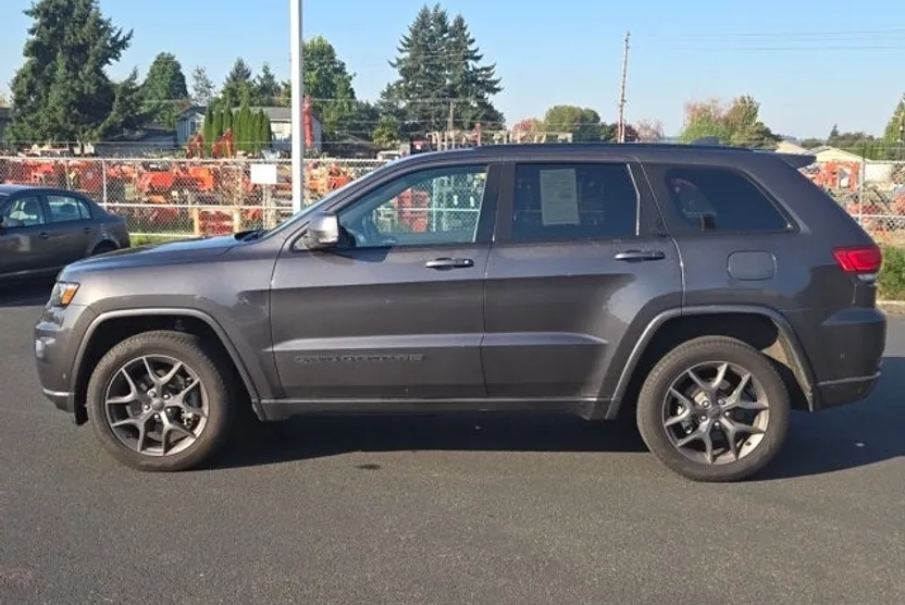 2021 Jeep Grand Cherokee Anniversary Edition photo 1