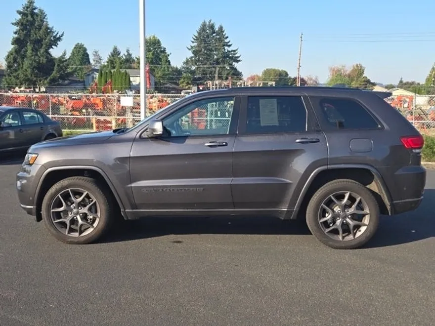 2021 Jeep Grand Cherokee Anniversary Edition photo 1