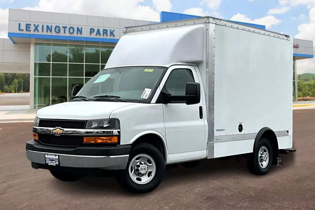 2024 Chevrolet Express Cutaway 3500 photo 1