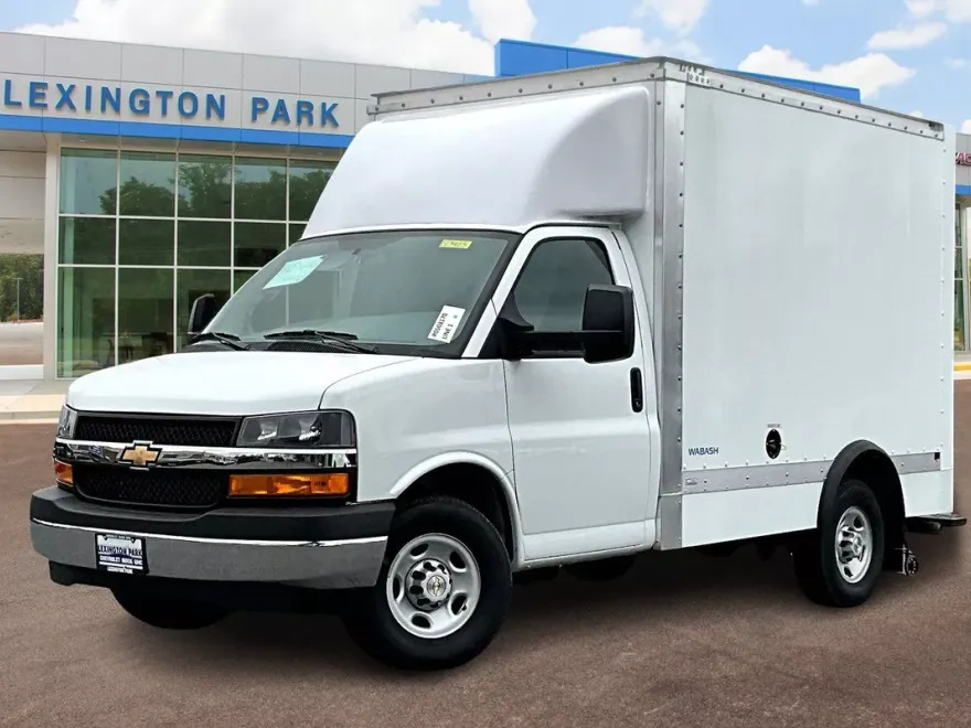 2024 Chevrolet Express Cutaway 3500 photo 1