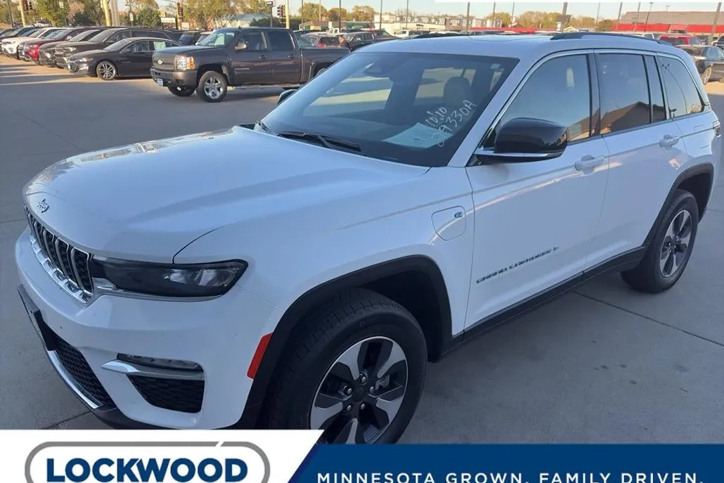 2022 Jeep Cherokee Limited 4xe photo 1