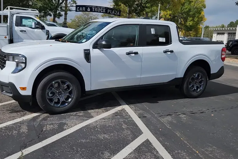 2025 Ford Maverick XLT photo 1
