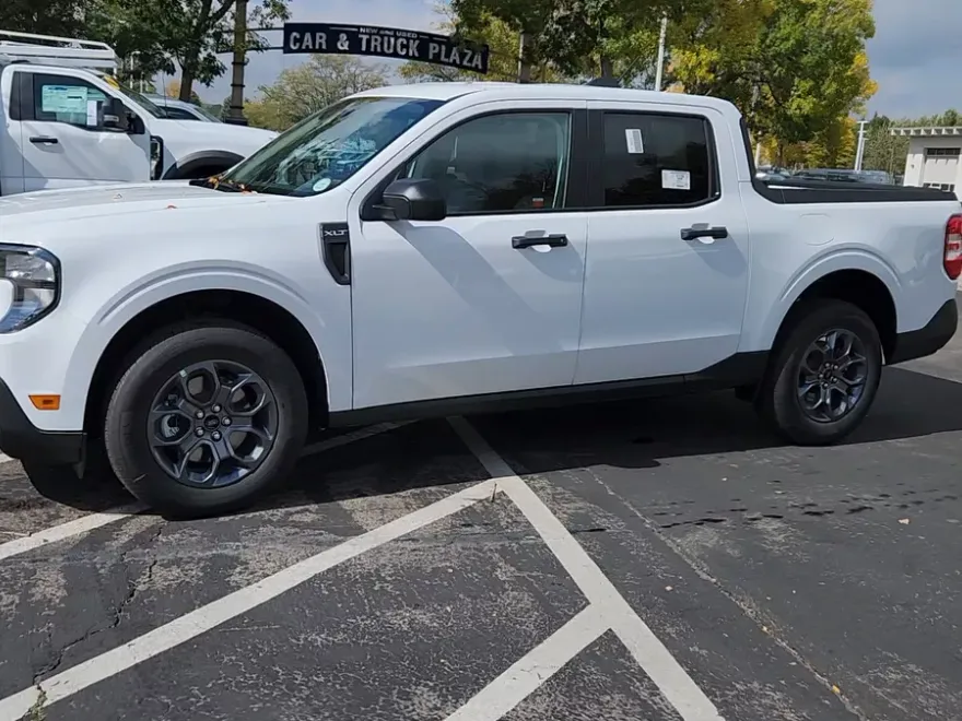 2025 Ford Maverick XLT photo 1