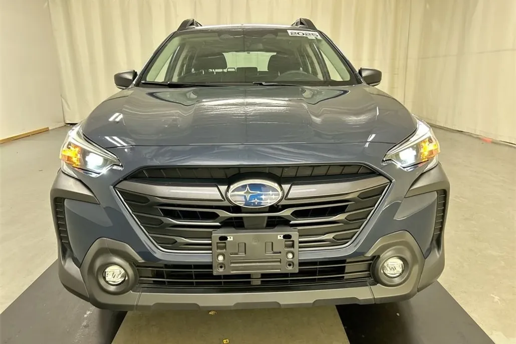 2025 Subaru Outback Base photo 1