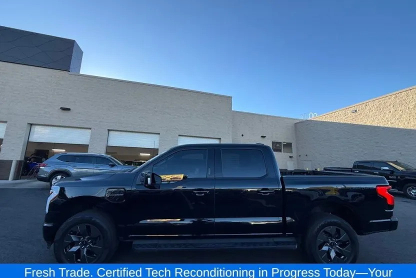 2023 Ford F-150 Lightning Lariat photo 1