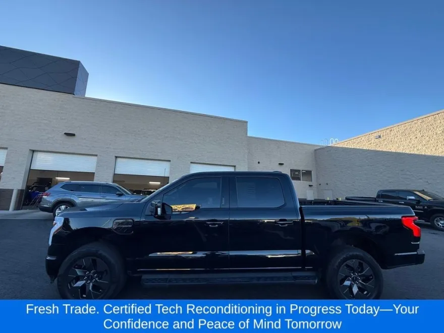 2023 Ford F-150 Lightning Lariat photo 1