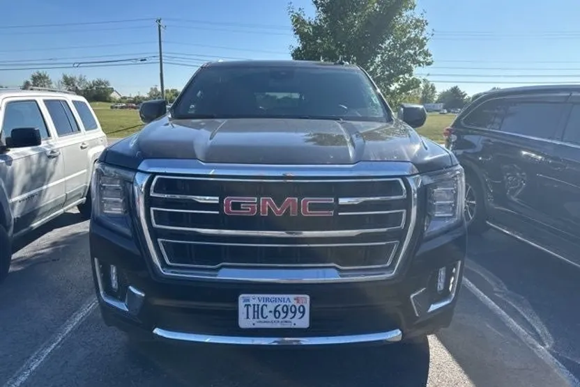 2024 Gmc Yukon SLT photo 1
