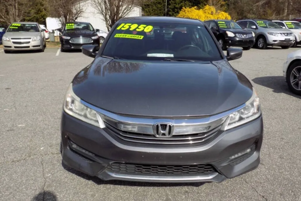 2017 Honda Accord Sport photo 1