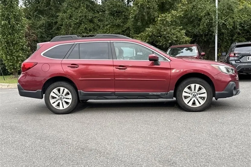 2018 Subaru Outback 2.5i Premium photo 1