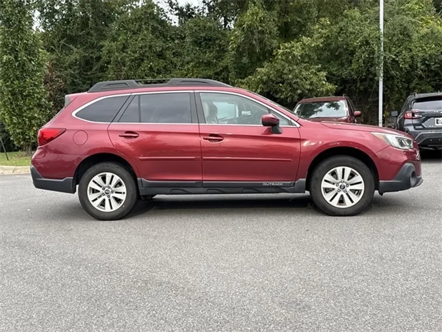 2018 Subaru Outback 2.5i Premium photo 1