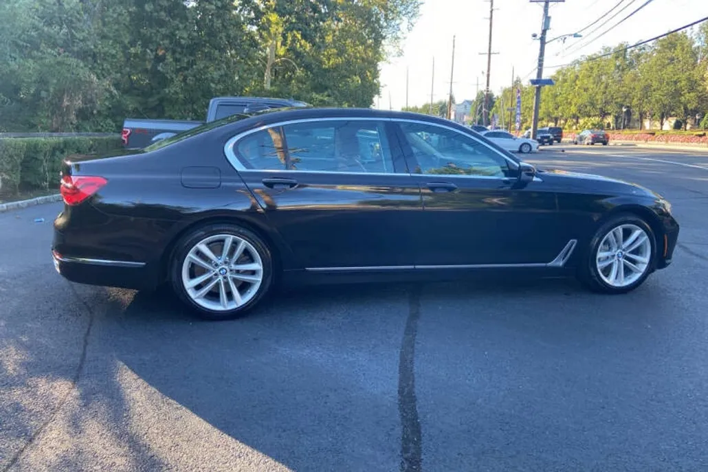 2017 Bmw 750i / B7 xDrive photo 1