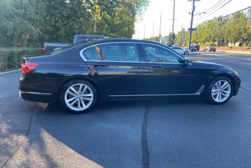 2017 Bmw 750i / B7 xDrive photo 1