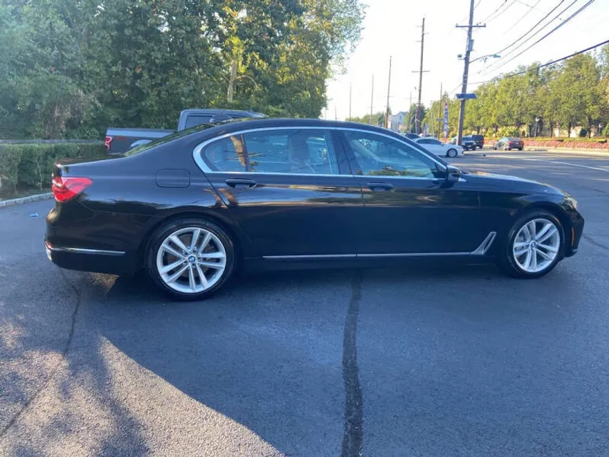 2017 Bmw 750i / B7 xDrive photo 1