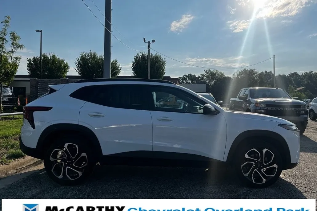 2024 Chevrolet Trax photo 1