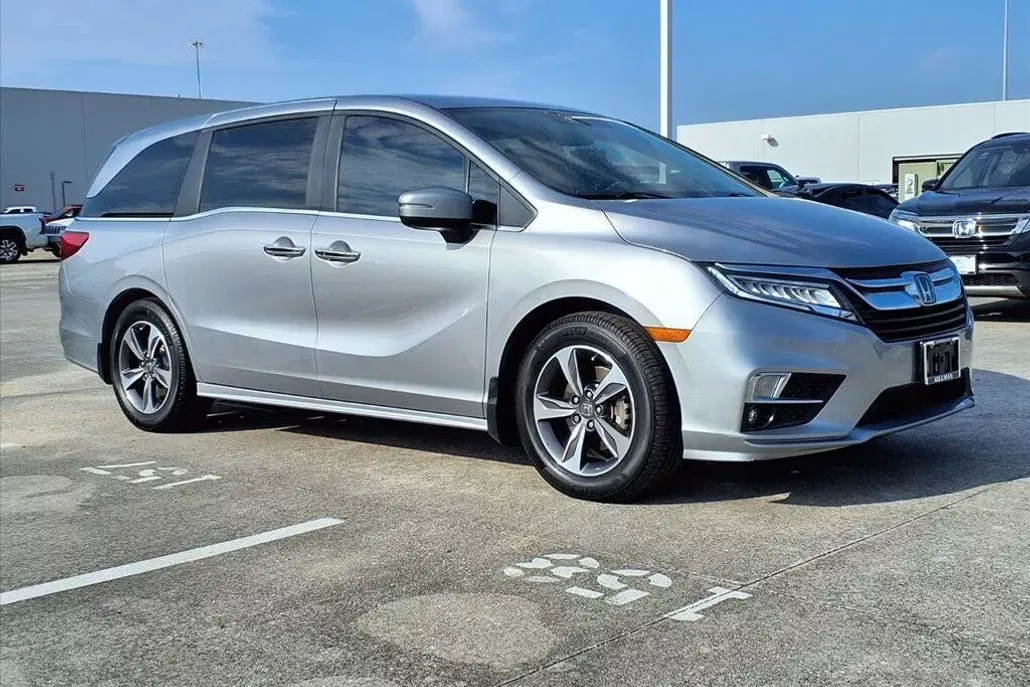 2020 Honda Odyssey Touring photo 1