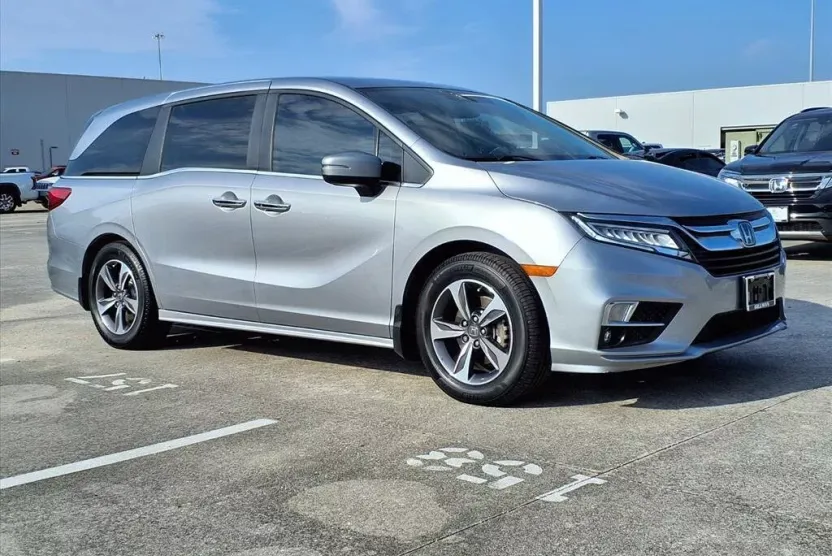 2020 Honda Odyssey Touring photo 1