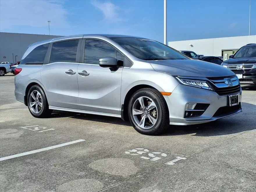 2020 Honda Odyssey Touring photo 1
