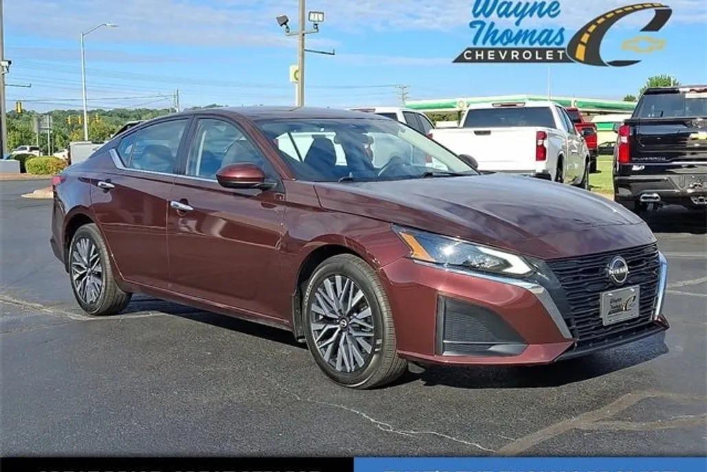 2023 Nissan Altima 2.5 SV photo 1