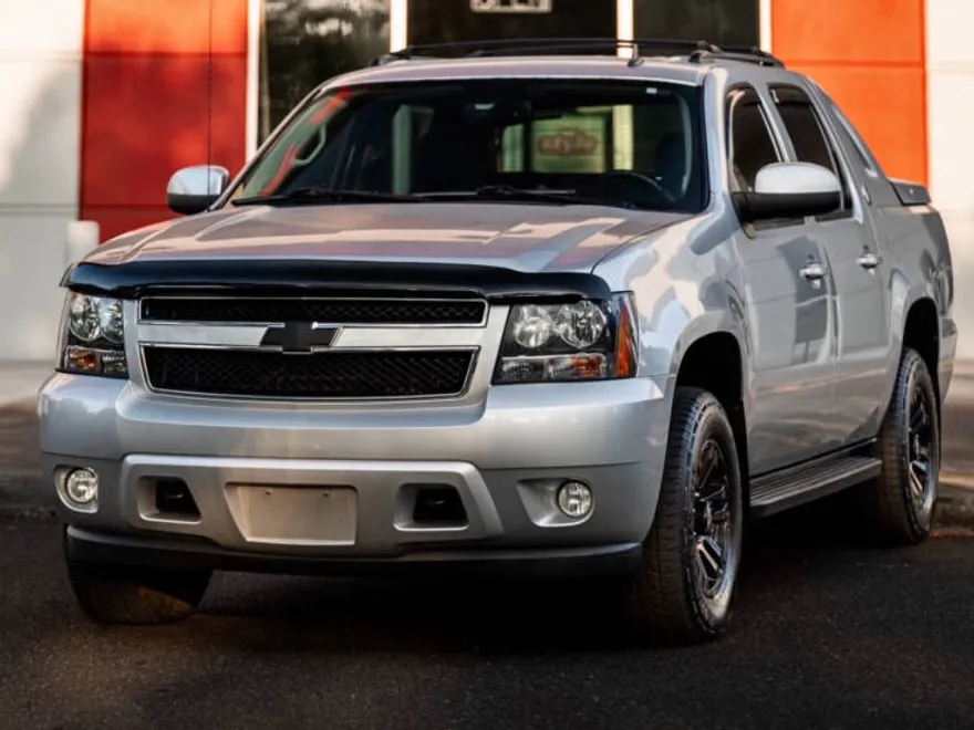 2013 Chevrolet Avalanche photo 1