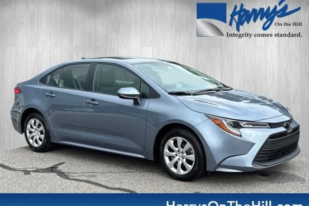 2024 Toyota Corolla LE photo 1