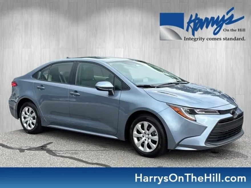 2024 Toyota Corolla LE photo 1