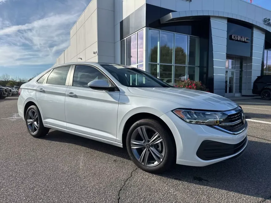 2023 Volkswagen Jetta SE photo 1