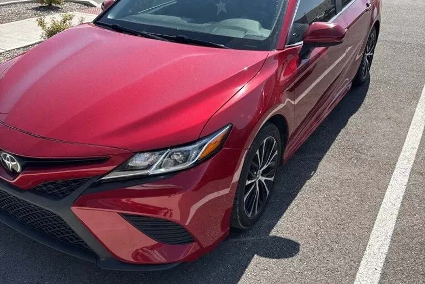 2020 Toyota Camry SE photo 1