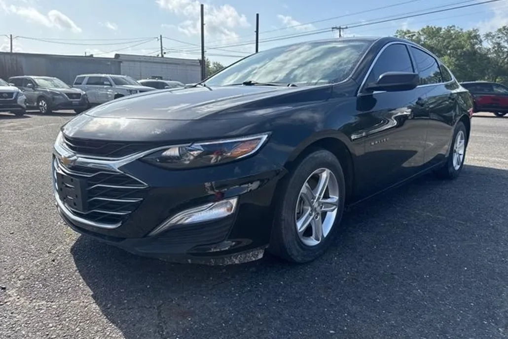 2022 Chevrolet Malibu LS photo 1