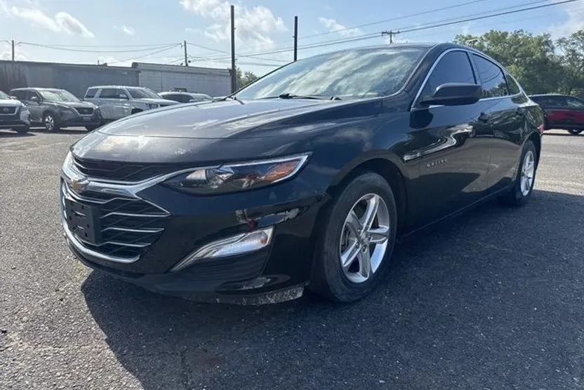 2022 Chevrolet Malibu LS photo 1