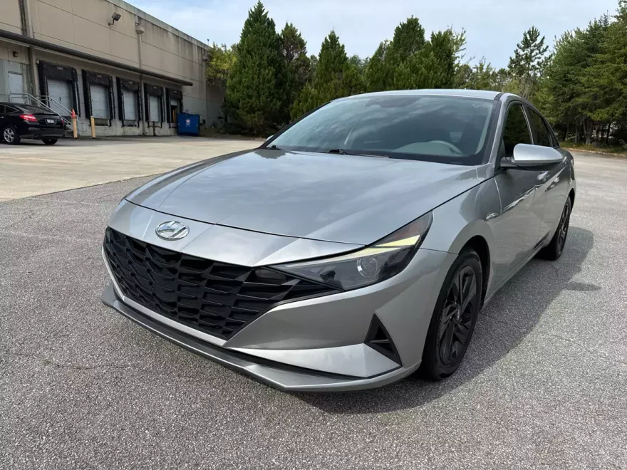 2021 Hyundai Elantra SEL photo 1