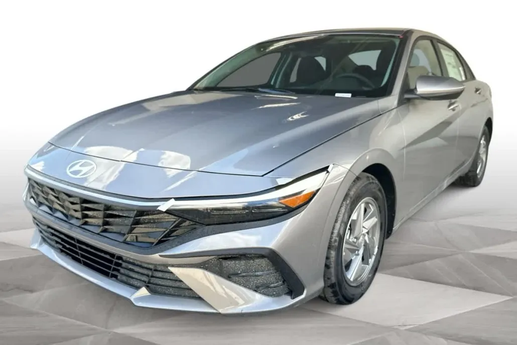 2025 Hyundai Elantra SE photo 1