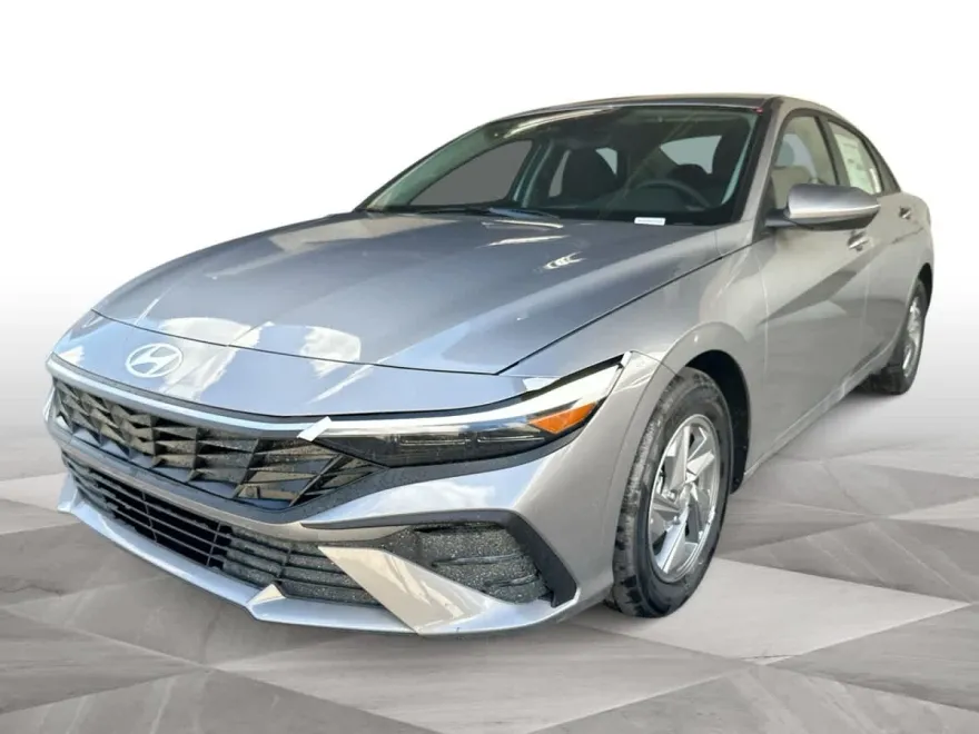 2025 Hyundai Elantra SE photo 1