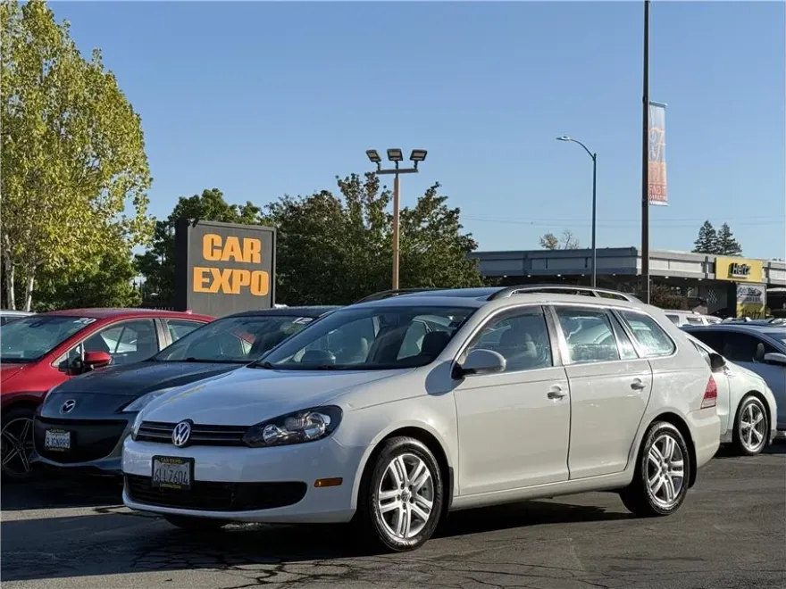2010 Volkswagen Jetta TDI SportWagen Sport photo 1