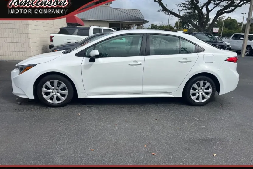 2024 Toyota Corolla LE photo 1