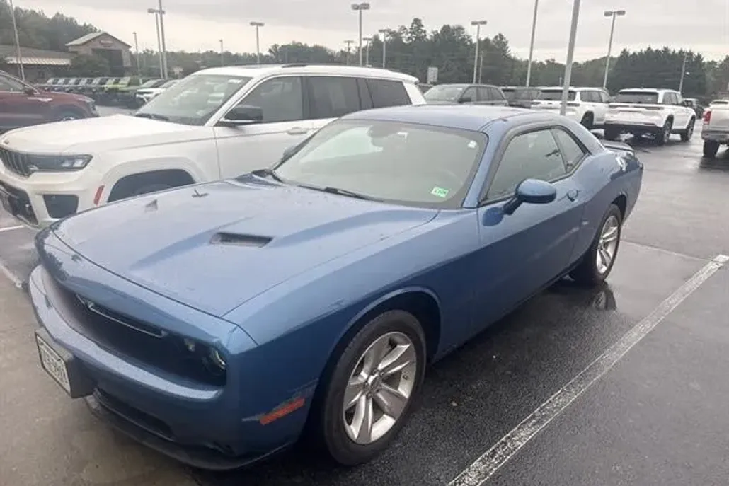 2023 Dodge Challenger SXT photo 1