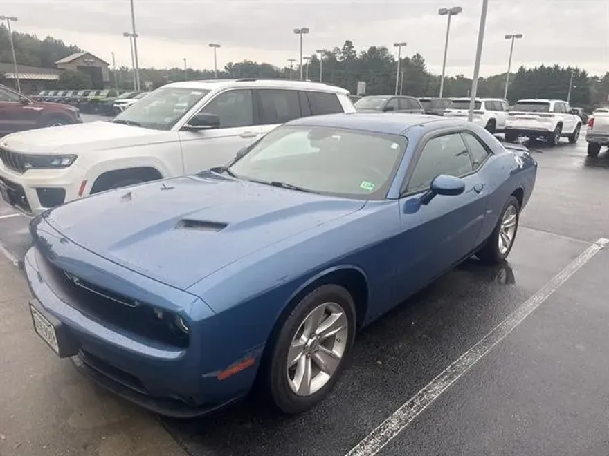 2023 Dodge Challenger SXT photo 1