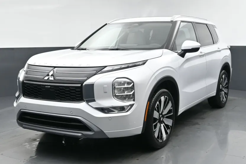 2025 Mitsubishi Outlander SEL GT photo 1