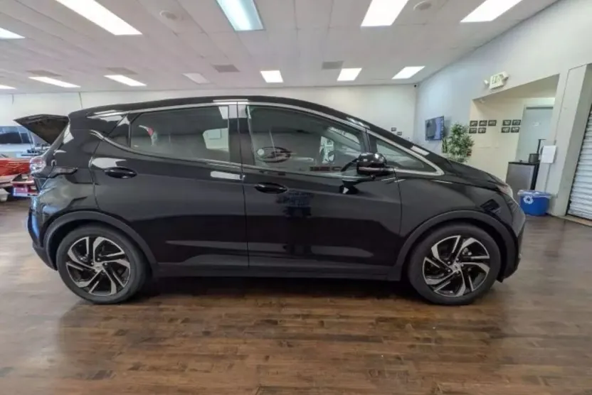 2023 Chevrolet Bolt EV 2LT photo 1