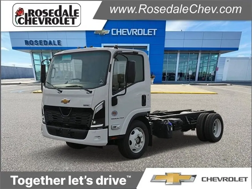 2025 Chevrolet Silverado photo 1