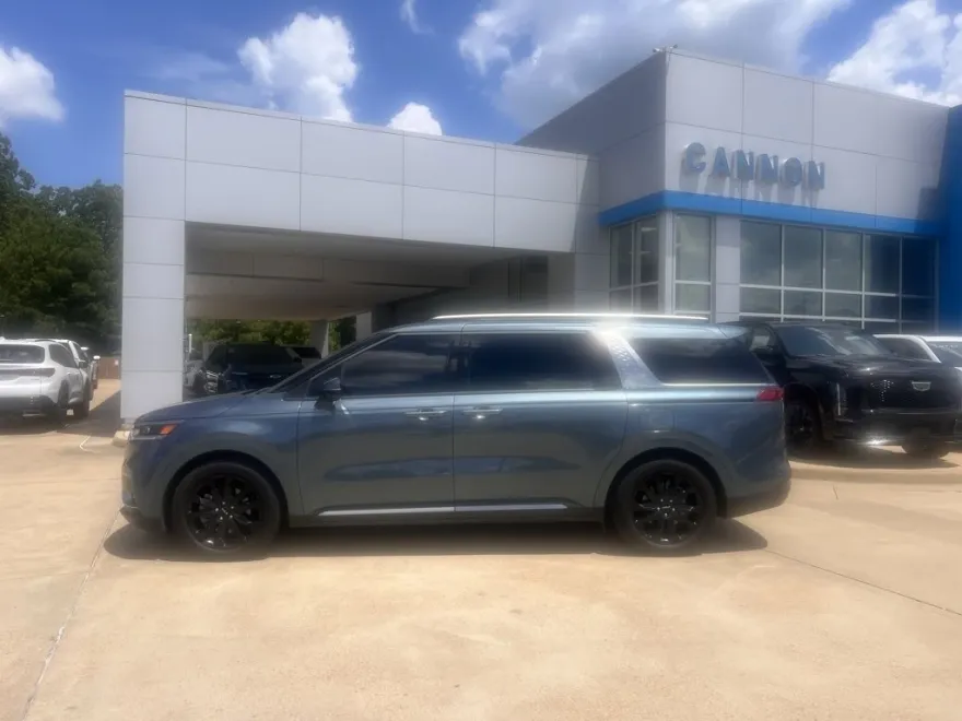 2024 Kia Carnival SX photo 1