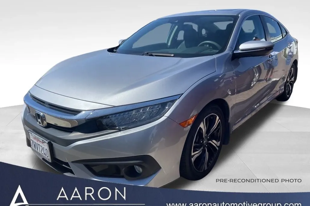 2017 Honda Civic Touring photo 1