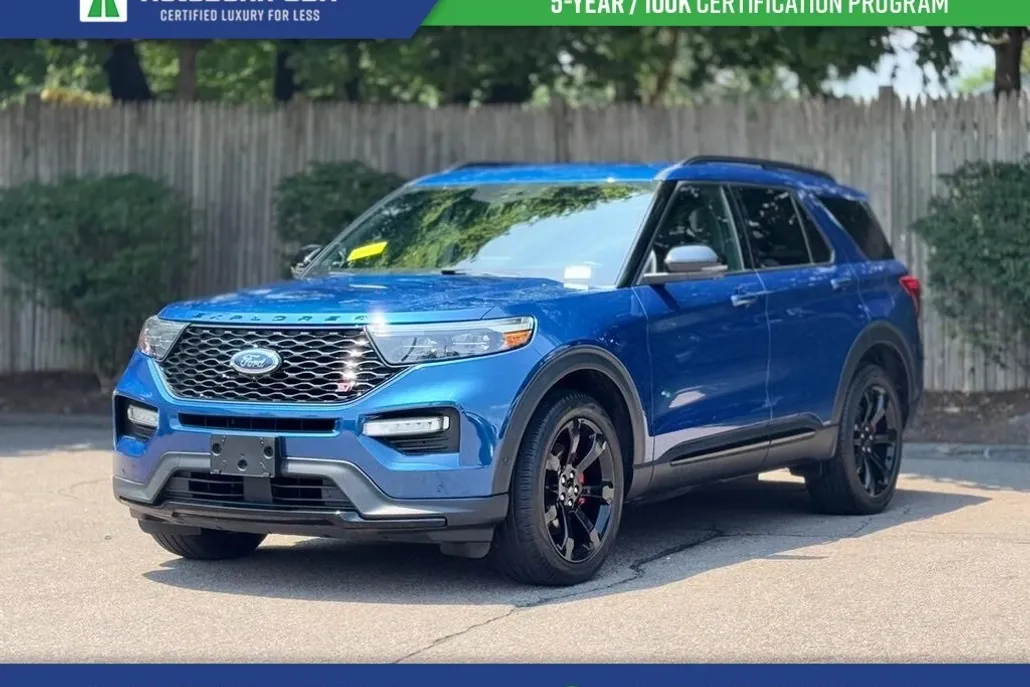 2022 Ford Explorer ST photo 1