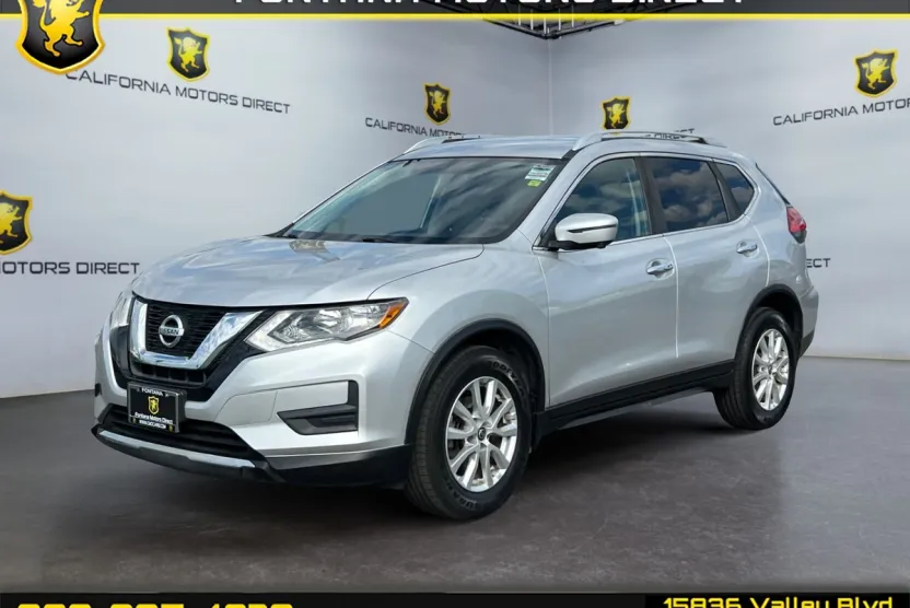 2017 Nissan Rogue SV photo 1
