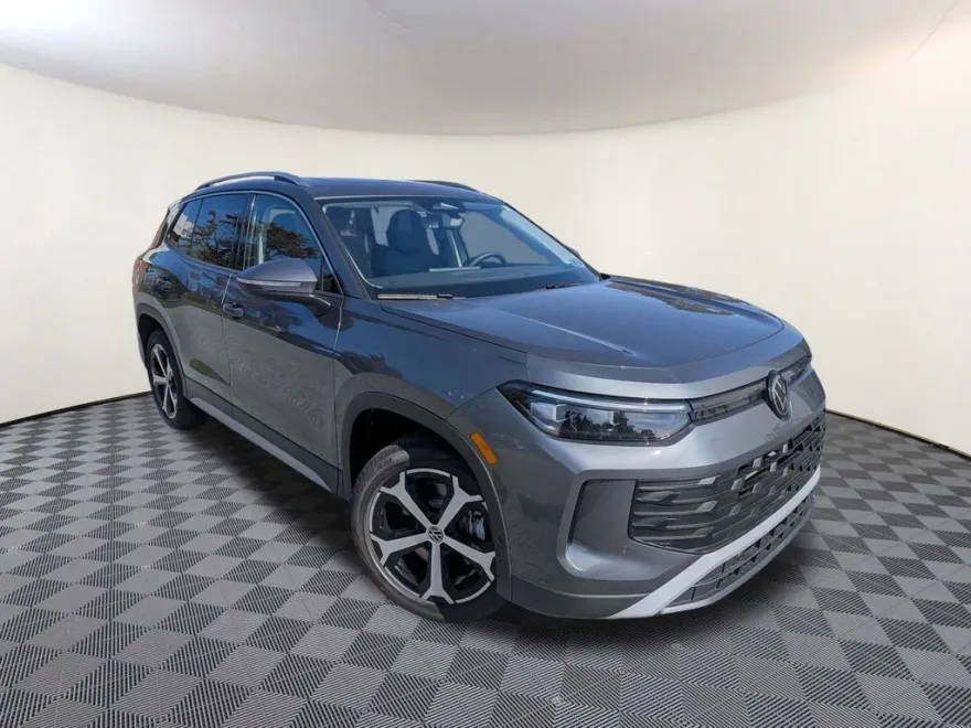 2025 Volkswagen Tiguan SE photo 1