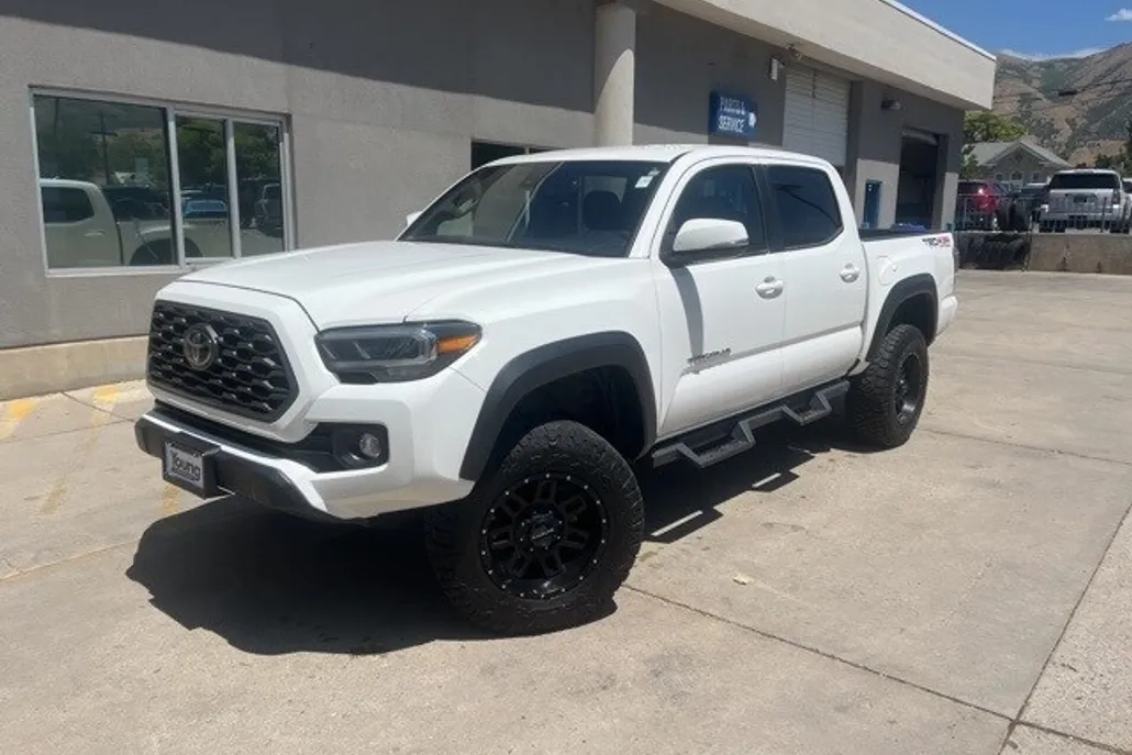 2021 Toyota Tacoma TRD Off-Road LE photo 1